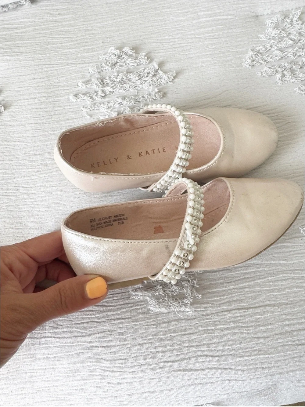 Kelly and Katie pink pearl girls flats size 9
